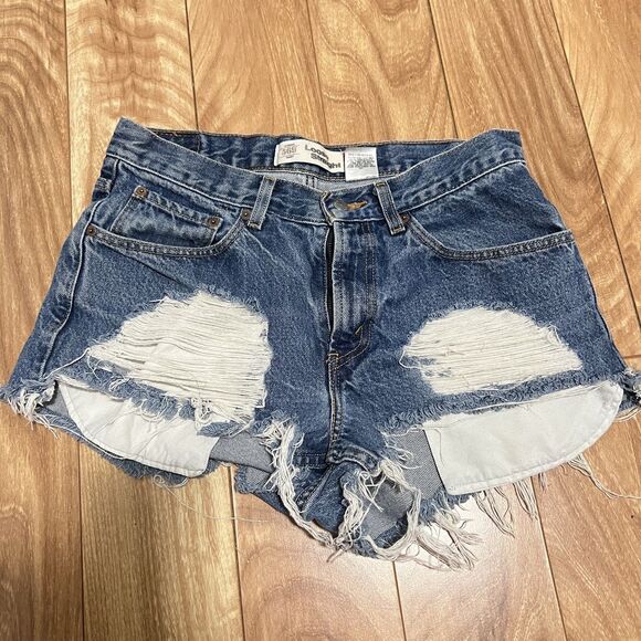 Levis 569 Shorts Women 32 Distressed Denim Loose Straight Cut Off Ripped Frayed - Picture 1 of 4